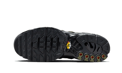 air-max-plus-utility-black-olive-socksforsport