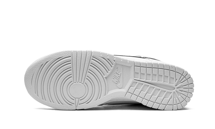 dunk-high-reverse-panda-socksforsport