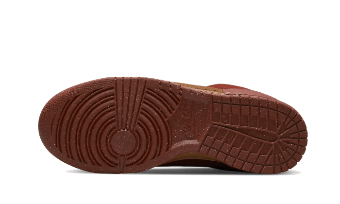 dunk-low-disrupt-2-desert-bronze-socksforsport