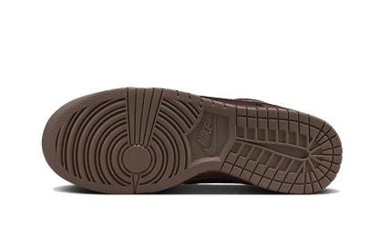 dunk-low-premium-burgundy-crush-socksforsport