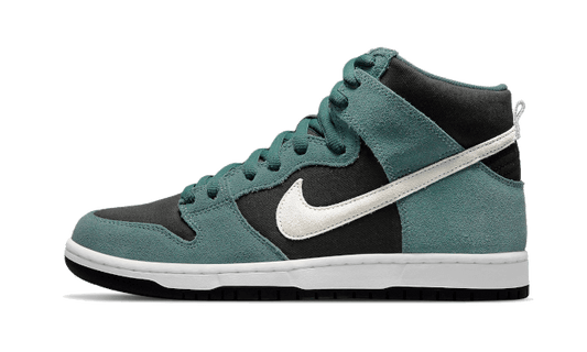 nike-sb-dunk-high-green-suede-socksforsport