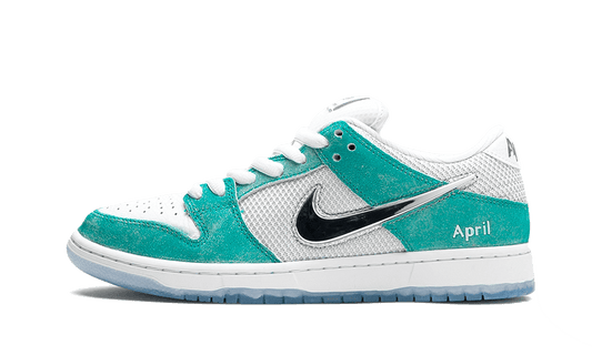 sb-dunk-low-april-skateboards-socksforsport