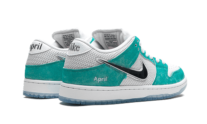 sb-dunk-low-april-skateboards-socksforsport