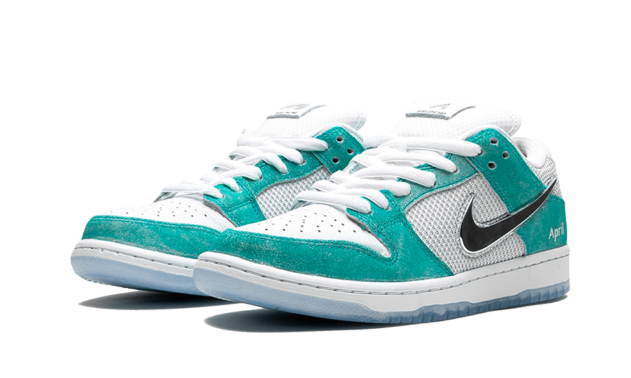 sb-dunk-low-april-skateboards-socksforsport