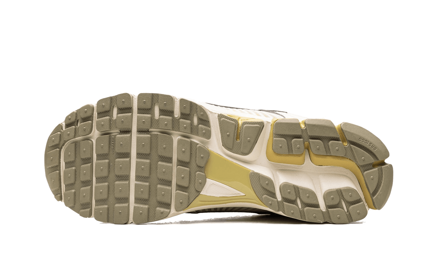 zoom-vomero-5-light-bone-medium-olive-socksforsport