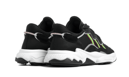 ozweego-core-black-solar-green-socksforsport