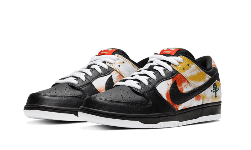sb-dunk-low-raygun-tie-dye-home-socksforsport