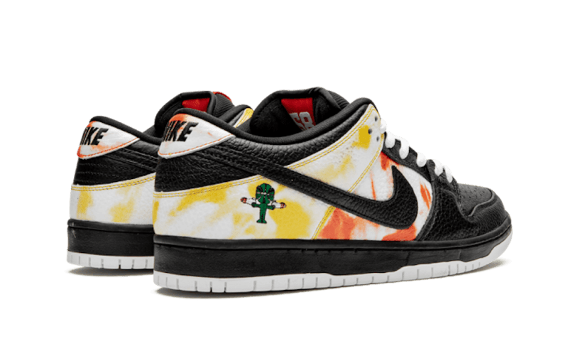sb-dunk-low-raygun-tie-dye-home-socksforsport