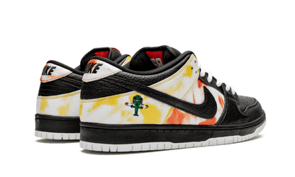 sb-dunk-low-raygun-tie-dye-home-socksforsport