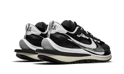 vaporwaffle-sacai-black-white-socksforsport