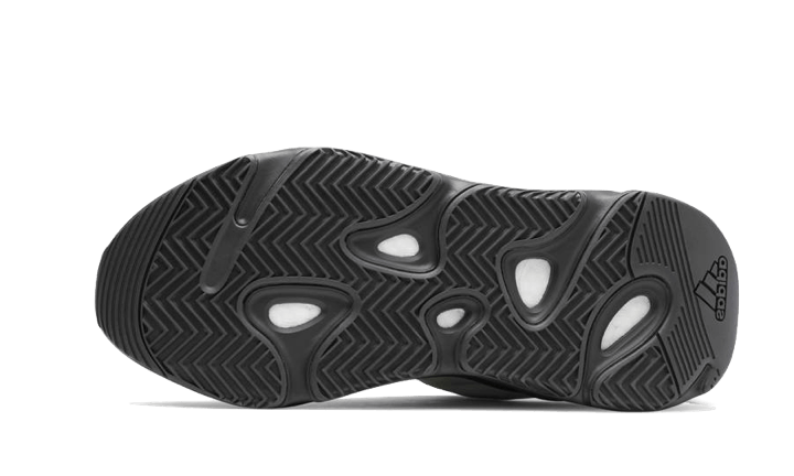 yeezy-700-mnvn-bone-socksforsport