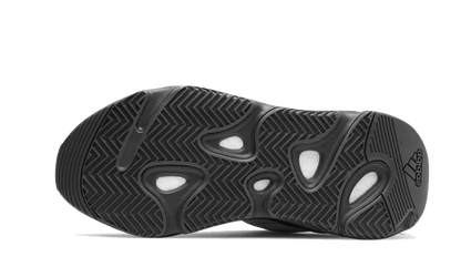 yeezy-700-mnvn-bone-socksforsport
