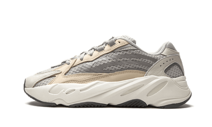yeezy-700-v2-cream-socksforsport