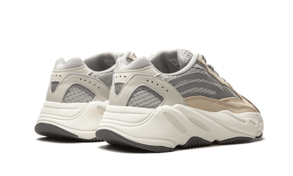 yeezy-700-v2-cream-socksforsport