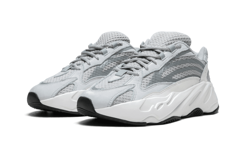yeezy-700-v2-static-socksforsport