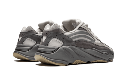 yeezy-700-v2-tephra-socksforsport