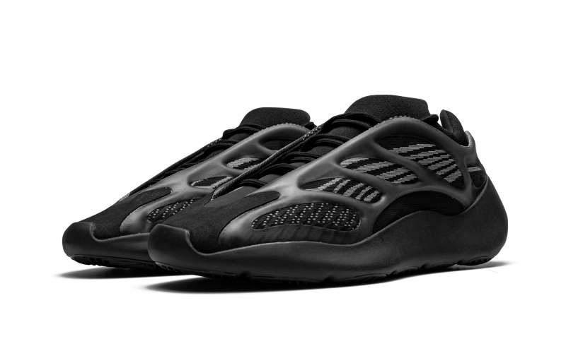 yeezy-700-v3-alvah-socksforsport