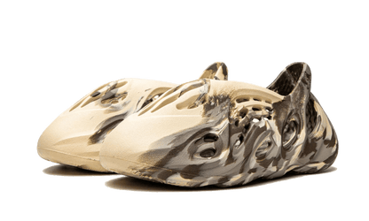 yeezy-foam-rnnr-mx-clay-cream-socksforsport
