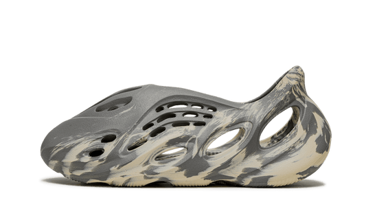 yeezy-foam-rnnr-mxt-moon-gray-socksforsport