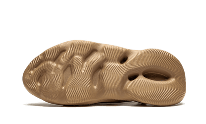 yeezy-foam-rnnr-ochre-socksforsport