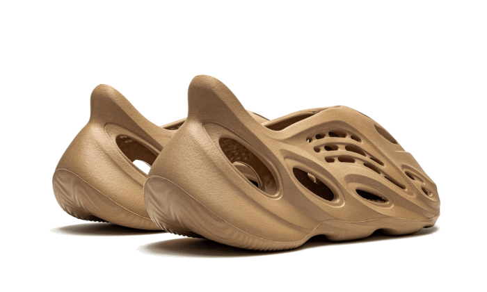 yeezy-foam-rnnr-ochre-socksforsport