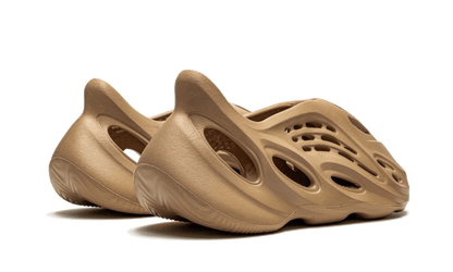 yeezy-foam-rnnr-ochre-socksforsport