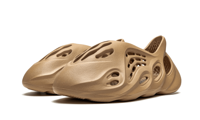 yeezy-foam-rnnr-ochre-socksforsport