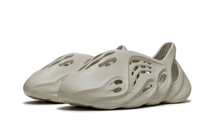 yeezy-foam-rnnr-sand-socksforsport