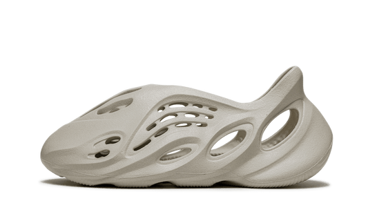 yeezy-foam-rnnr-sand-socksforsport