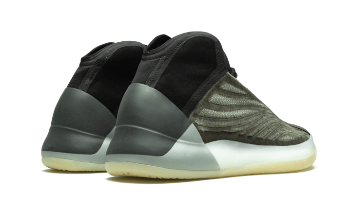yeezy-qntm-barium-socksforsport
