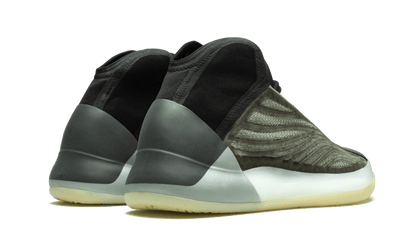 yeezy-qntm-barium-socksforsport