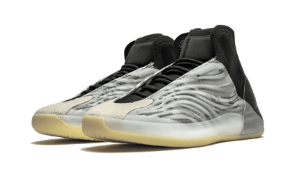 yeezy-qntm-bsktbl-socksforsport