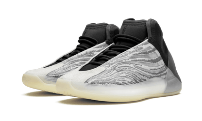 yeezy-qntm-lifestyle-model-socksforsport