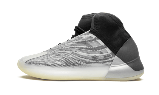 yeezy-qntm-lifestyle-model-socksforsport