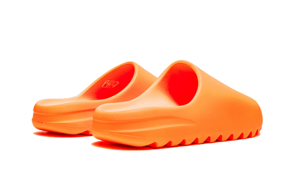 yeezy-slide-enflame-orange-socksforsport