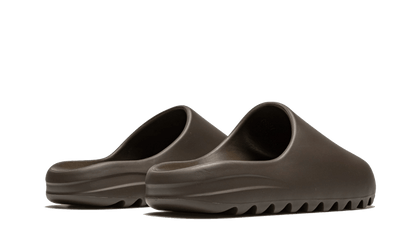 yeezy-slide-soot-socksforsport